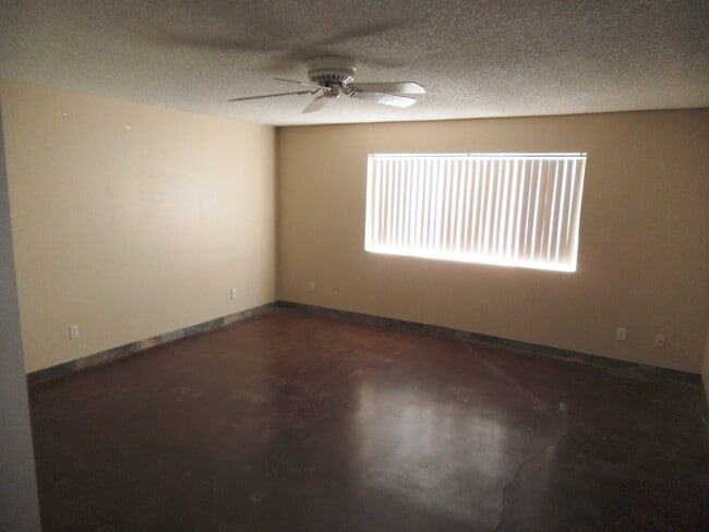 Photo - 700 W University Dr Unit 125
