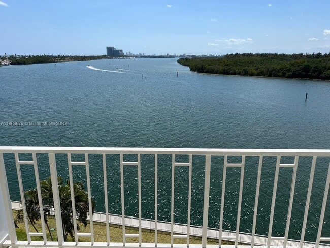 Building Photo - 500 Bayview Dr Unit 1230