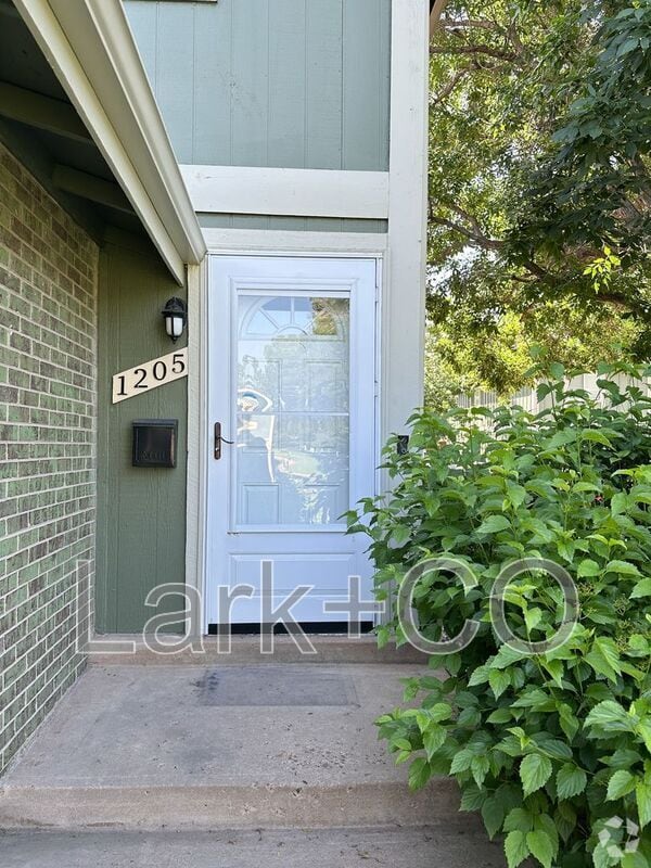 Building Photo - 1205 S Wheeling Way Rental