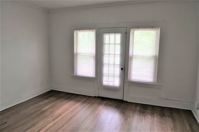 Photo - Gerald Manor