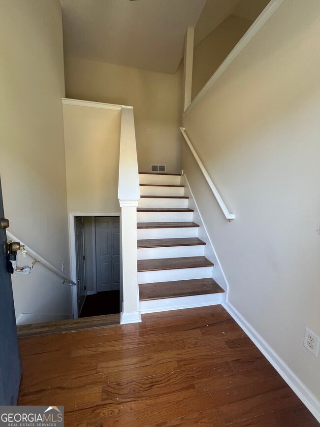 Photo - 419 Farmington Dr