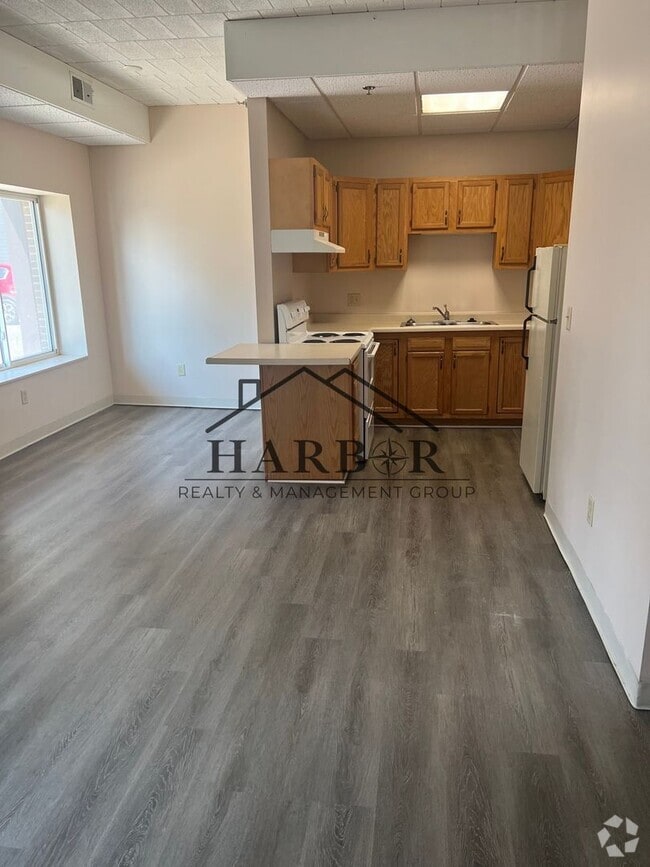 Building Photo - Oak Tree Flats - 1105 - 101 Unit 1105 - 101 Rental