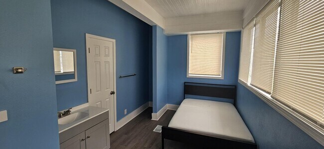 Photo - 1255 Hart St