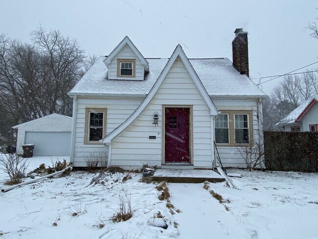 Photo - 421 E Ash St House