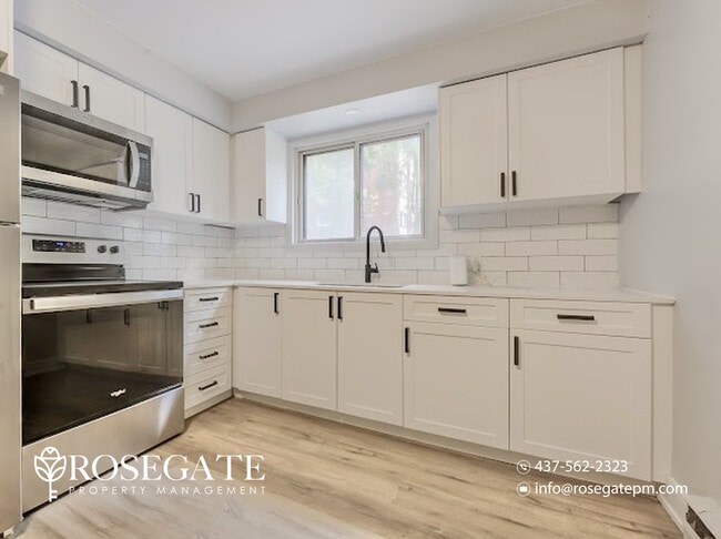 Photo - Spacious 3-Bedroom Apartment with Balcony – Pet Friendly – Utilities Included – Kitchener Unité 2