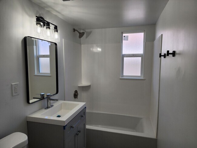 Photo - #1037-Osborn LLC Unit #3
