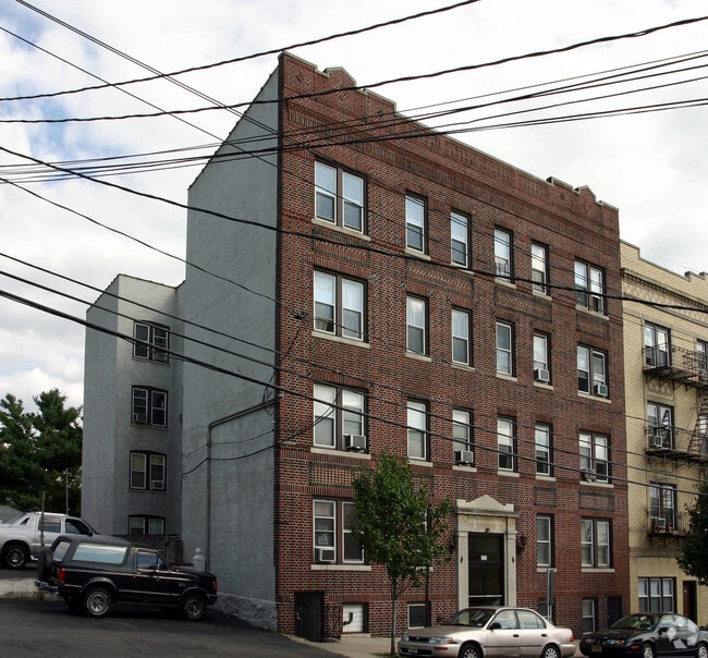 Photo - 372 Anderson Ave