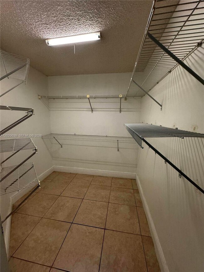 Photo - 9741 SW 138th Ave Unidad ID1R