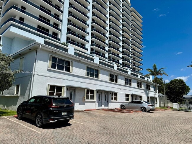 Building Photo - 7801 Hispanola Ave Unit 3