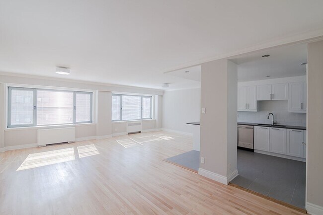 Building Photo - 3495 Rue de la Montagne Unit 602