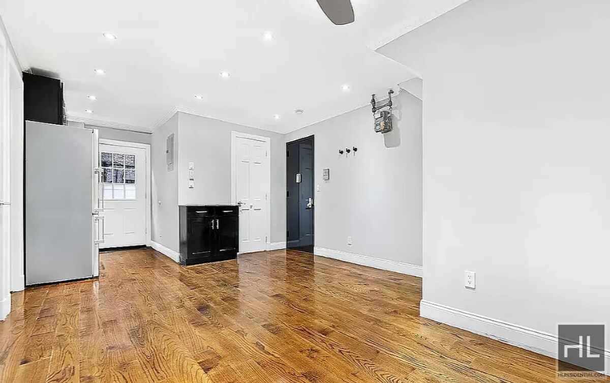 Photo - East 1st Street Unit 01R