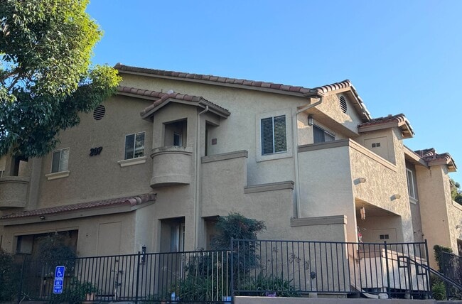 Building Photo - 207 Woodland Pkwy Unit 231