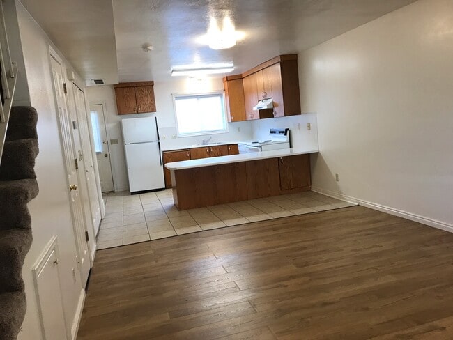 Building Photo - 255 W 1100 N Unit 1