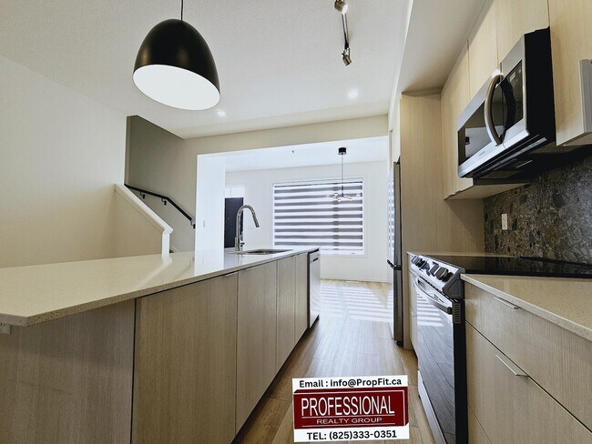 Photo - 15708-15797 97 Ave NW