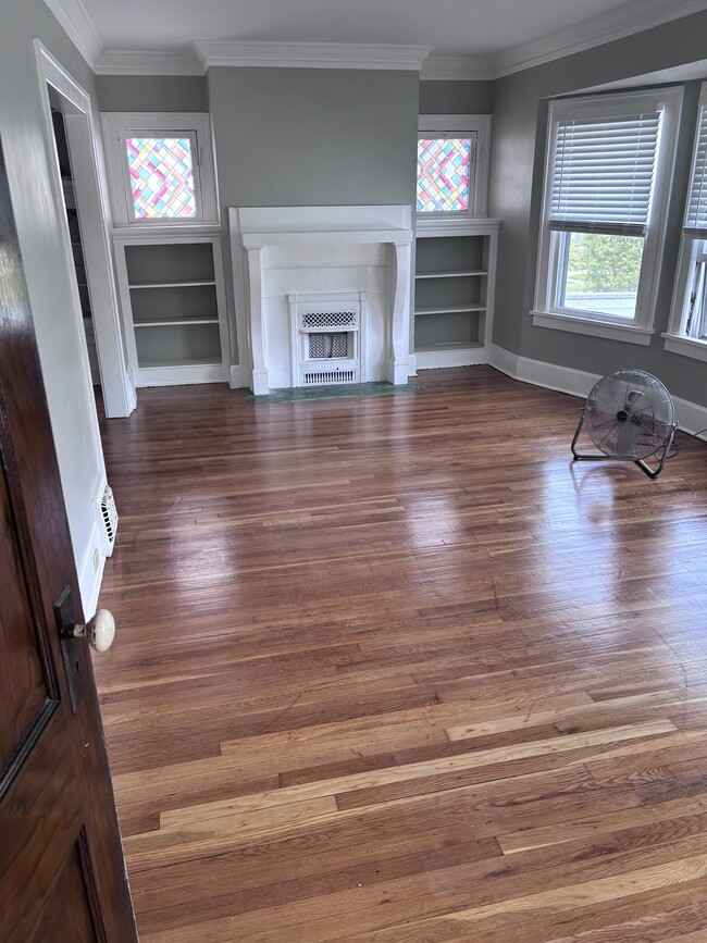 Building Photo - 1304 W 106th St Unit W106 Rental