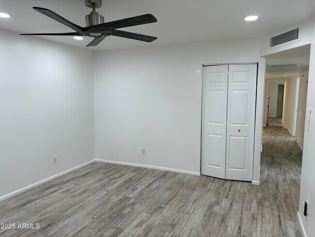 Building Photo - 2501 N 22nd Dr Rental