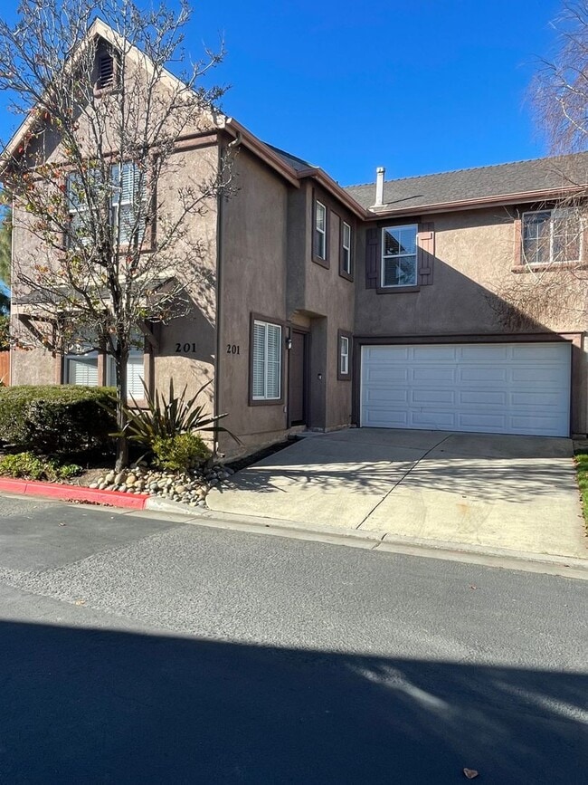 Building Photo - Newly Remodeled Home