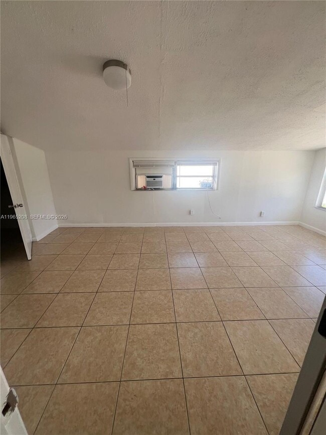 Photo - 2010 N 61st Ave