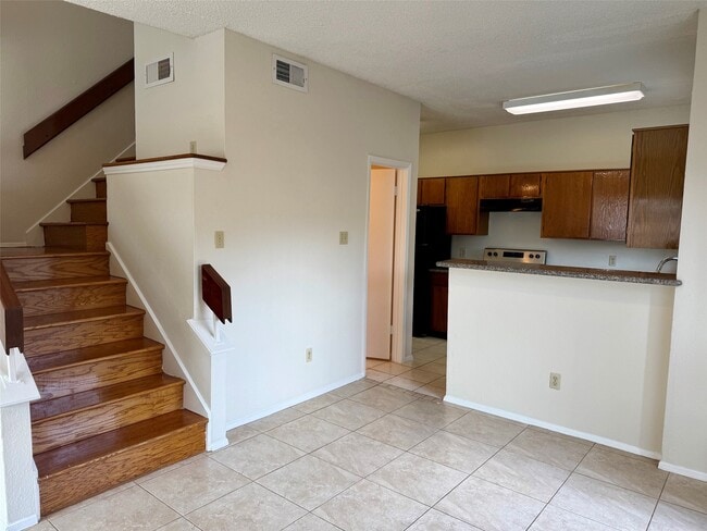 Building Photo - 2710 Grants Lake Blvd Unit M2