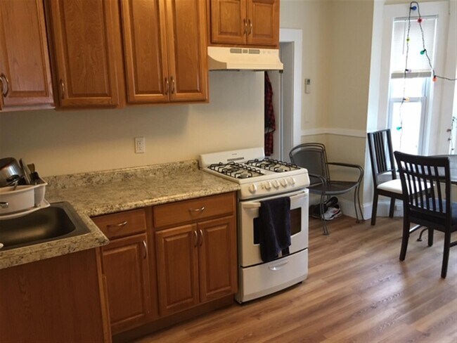 Photo - 57 Bishop Allen Dr Apartamentos Unidad 3F