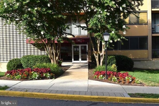 Building Photo - 4 S Van Dorn St Unit 503