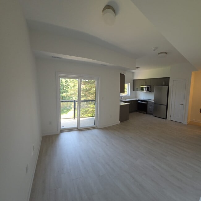 Photo - 42 Lowes Rd W