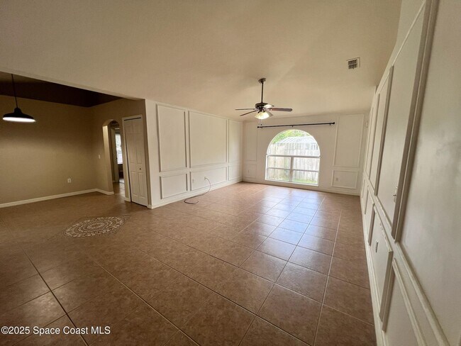 Photo - 380 Courtney St