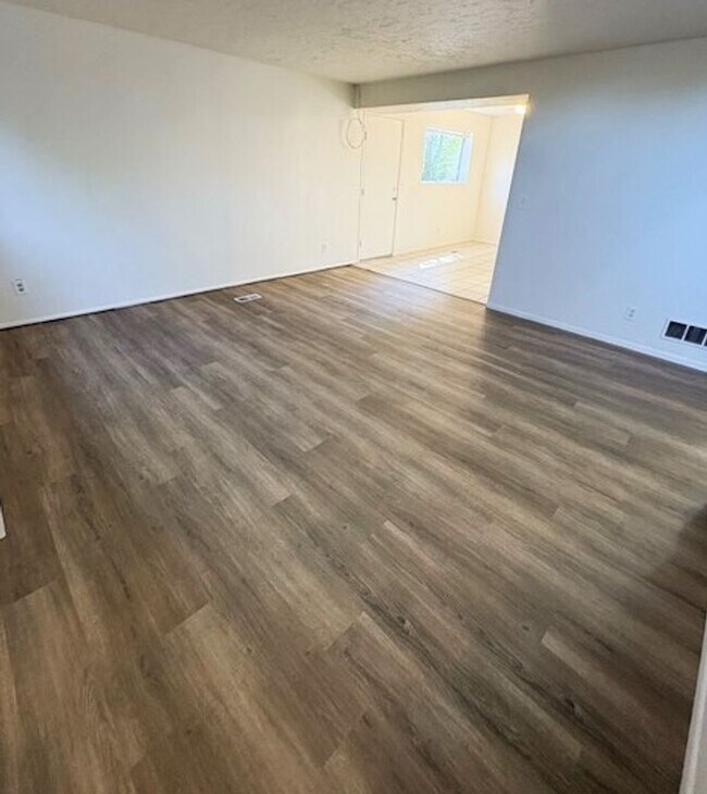 Photo - 3 Bedroom Townhome in Sandy!