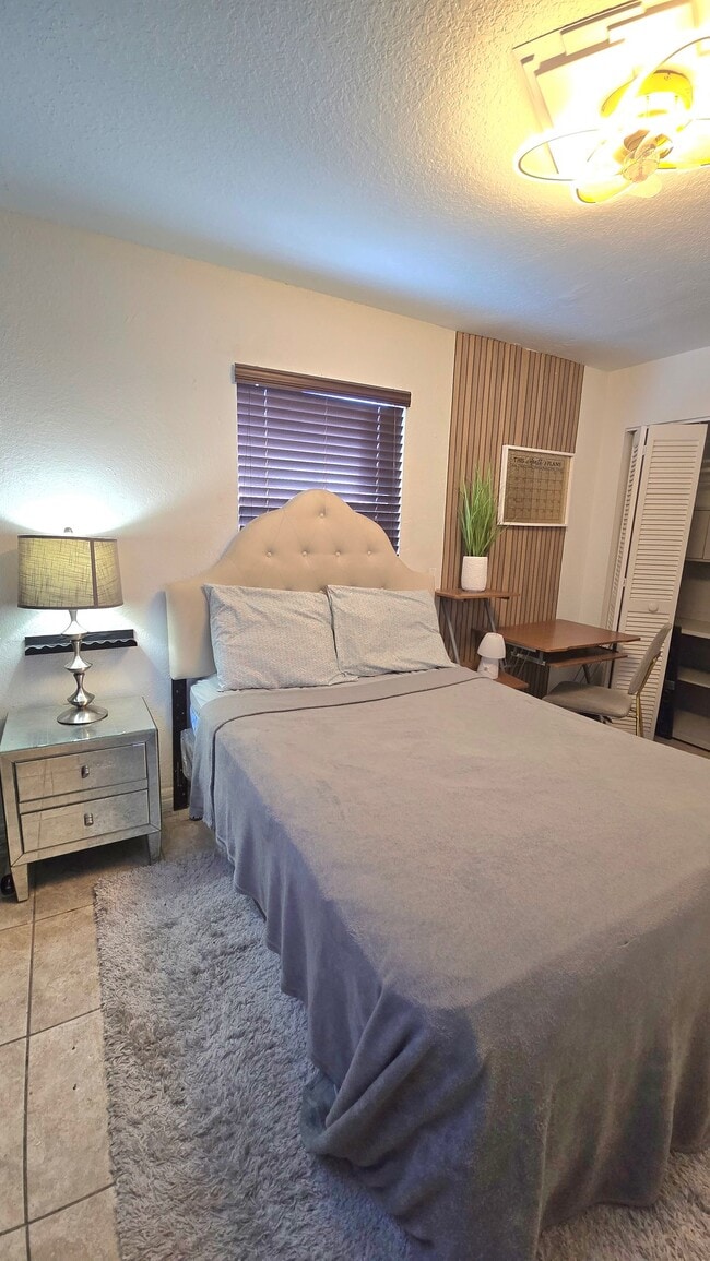 Photo - 1085 NW 24th St Unidad A