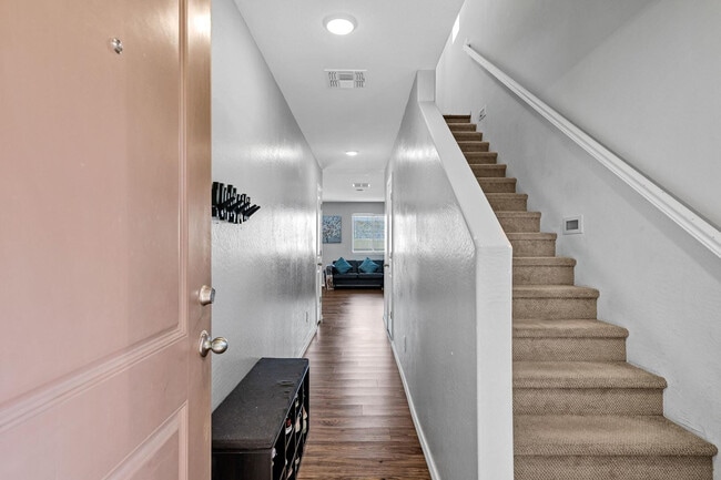 Photo - 30517 N Oak Dr