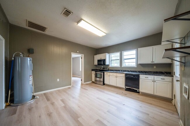 Photo - 807 Walnut St