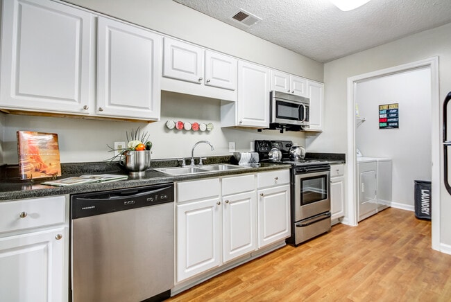 Kitchen - Azalea Park at Sandy Springs Apartments