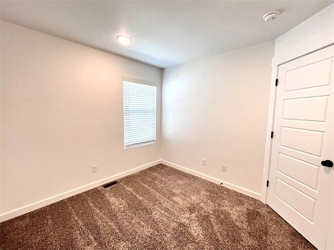 Photo - 950 Ventnor Ave