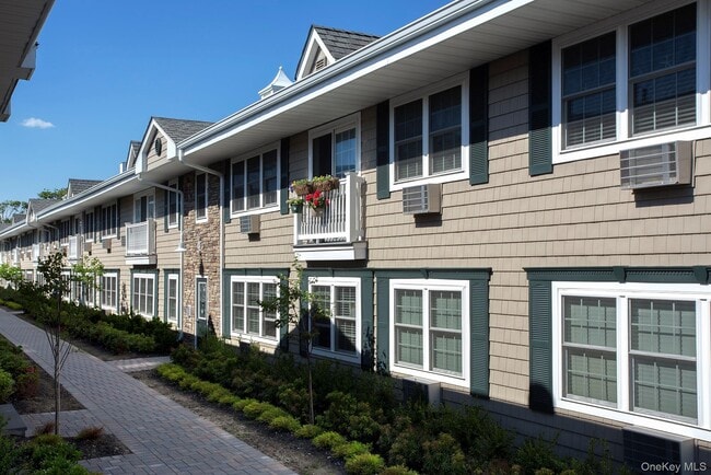 Building Photo - 333 Candee Ave Unit E1