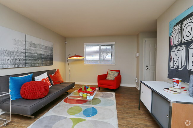 Interior Photo - Greenpointe Townhomes