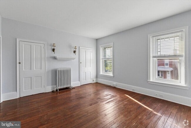 Building Photo - 448 Roxborough Ave Rental