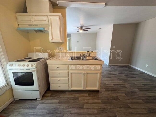 Photo - 353 W 22nd St