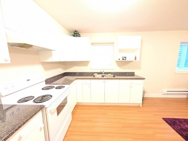 Photo - 73XX-7202 202 St.