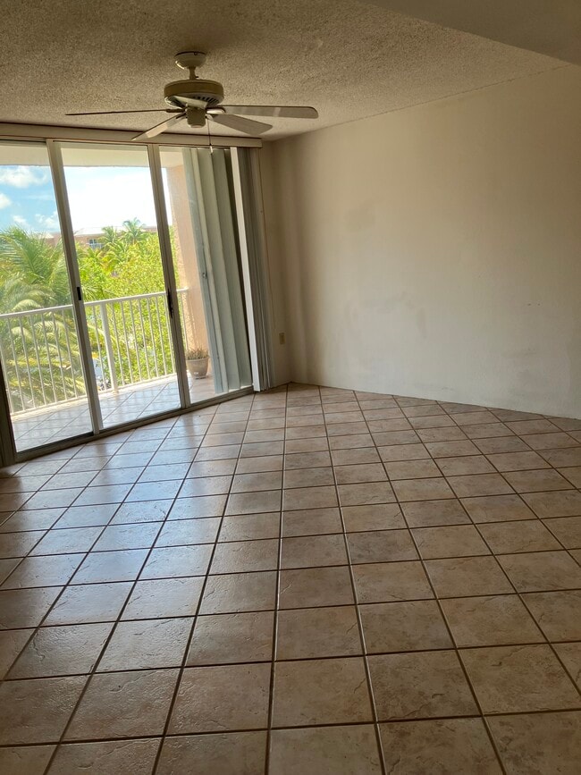 Living areas balcon - 3930 S Roosevelt Blvd Unit N303