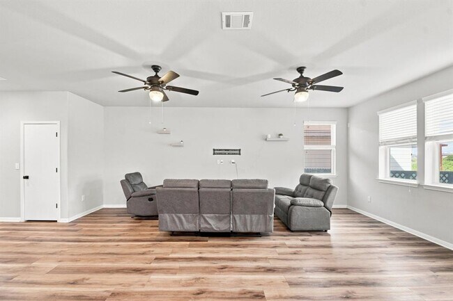 Photo - 241 Eagle Brook Ln