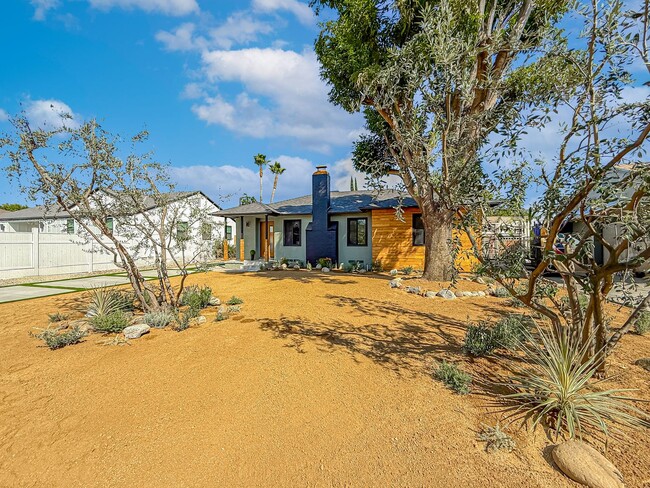 Photo - Upgraded 3+2 w/pool, gourmet kitchen + family room!