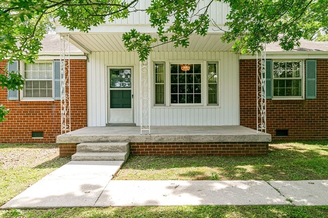 Photo - Cozy One Story, 3 bedroom, 2 baths, 1411 sqft
