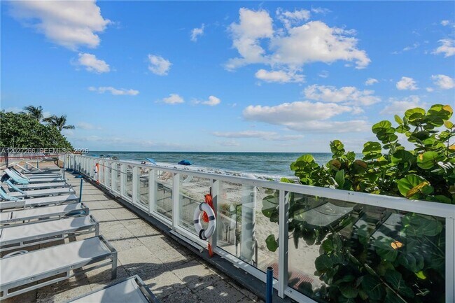 Photo - 19201 Collins Ave Unidad 349