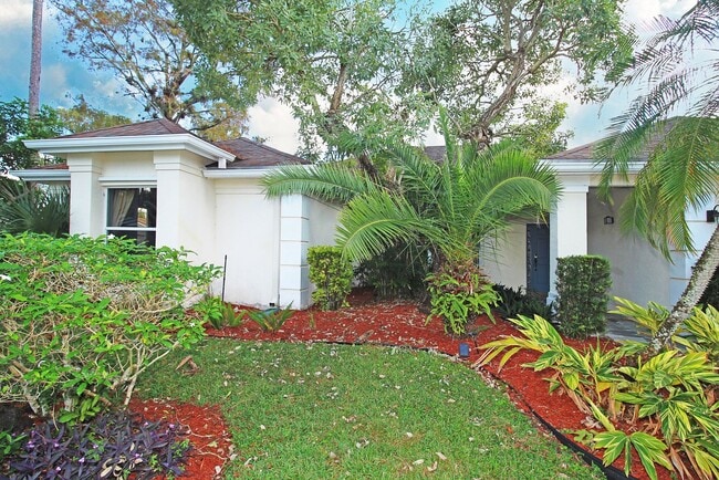 Photo - Spacious 4BR Pool Home on Quiet Cul-de-Sac in Wellington