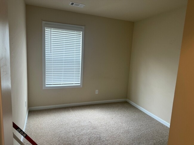 Building Photo - 213 Camellia Ct