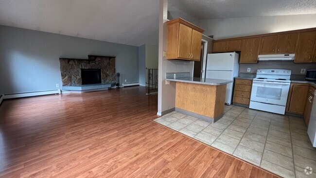 Building Photo - 403/405 Camelot Drive Unit 403 Rental