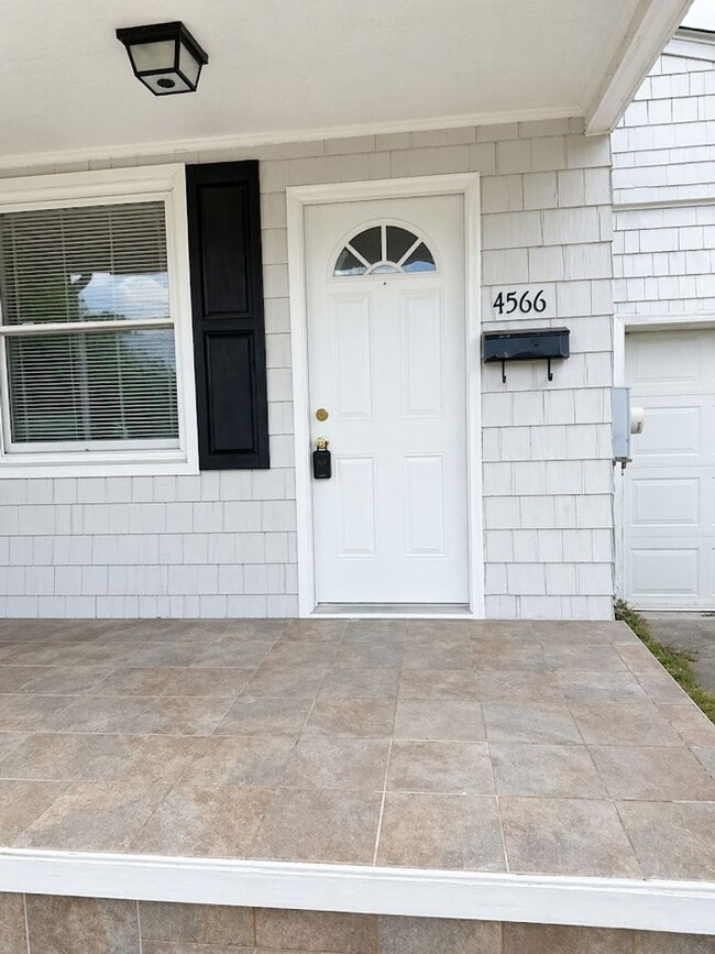 Building Photo - 4566 Hampshire Ave Unit A