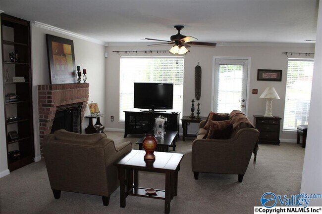 Photo - 109 Brenna Ln