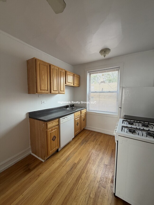 Building Photo - 2344 W Touhy Ave Unit 3D