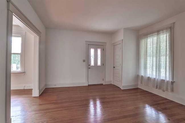 Photo - 476 Compton Rd